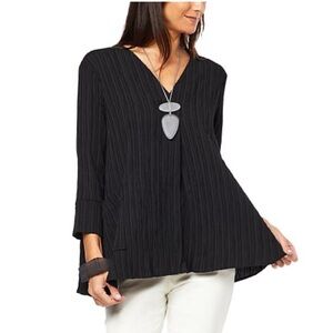 Marla Wynne Crinkle Stretch Top With Pocket Black